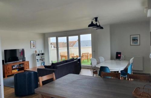 Ouistreham Apartamento | Othello Sea Flat - Appartement terasse familial