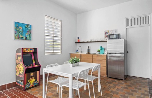 Sagrado Corazon Apartamento | Otium | King Sized | Free Snacks | Pet Friendly