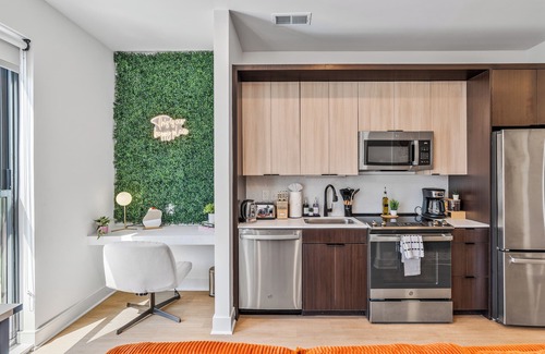 Pendleton Apartamento | OTR/CBD + Top Floor + 1 King Bed With Pool, Gym, Rooftop & Exclusive Club Room
