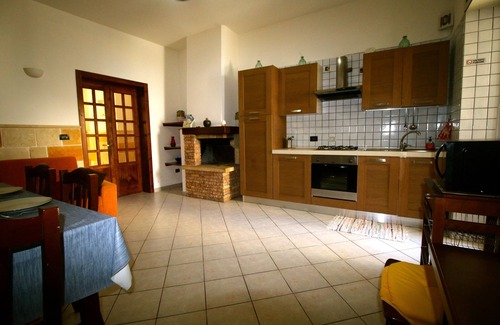 Otranto Apartamento | Otranto holiday home with three bedrooms and only a two minute walk to the beach