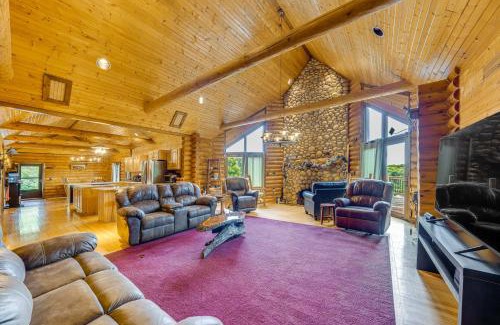 Ottawa Casa | Ottawa Cabin Hot Tub, Wraparound Deck, Games