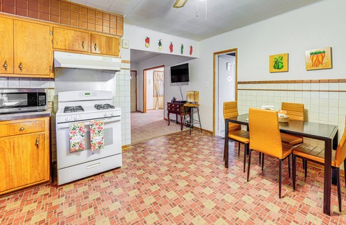 Ottawa Casa | Ottawa Home w/ Porch, Near Starved Rock State Park