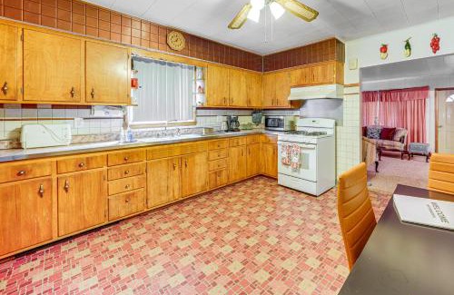 Ottawa Casa | Ottawa Home with Porch, Near Starved Rock State Park
