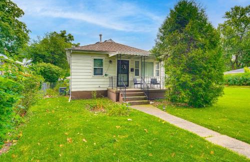 Ottawa Casa | Ottawa Home with Porch, Near Starved Rock State Park