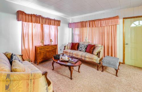Ottawa Casa | Ottawa Home with Porch, Near Starved Rock State Park