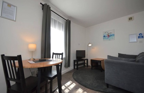 Tobermory Apartamento | Otter Apartment located on Tobermory High Street