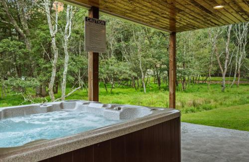Albrightsville Casa | Otter Banks by AvantStay Sleeps 18 Hot Tub Views Game Room