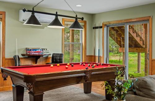 Albrightsville Casa | Otter Banks by AvantStay Sleeps 18 Hot Tub Views Game Room
