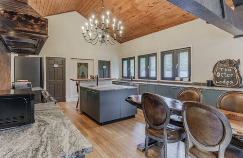 Newfoundland Casa | Otter Lodge - Private Pond!