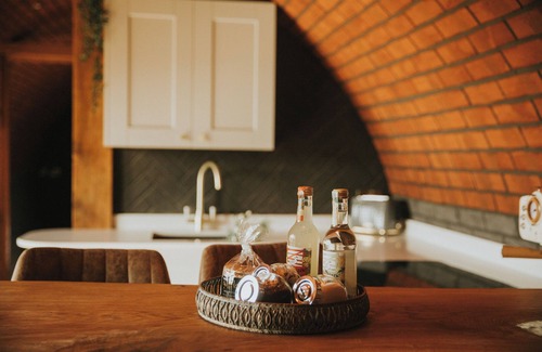 Rhayader Cabaña | OTTERS VIEW, pet friendly, character holiday cottage in Rhayader