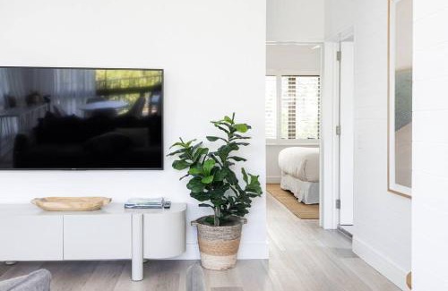 Noosa Heads Casa | Otto Descola - Views, walk to Hastings St & beach
