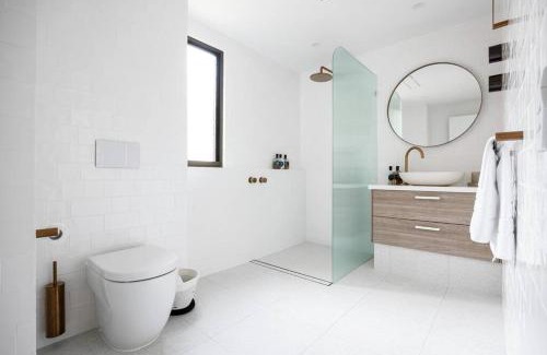 Noosa Heads Casa | Otto Descola - Views, walk to Hastings St & beach