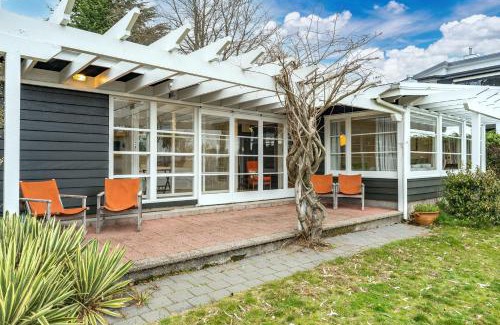 Two Mile Bay Casa | Otupai Cottage