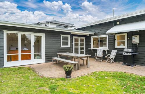 Two Mile Bay Casa | Otupai Cottage