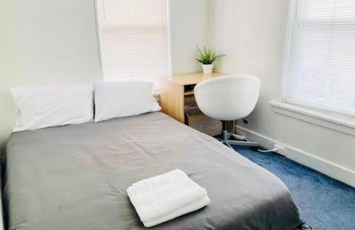 Spruce Hill Apartamento | Oui on Ludlow - Entire House and Private Rooms in University City