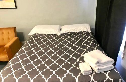 Spruce Hill Apartamento | Oui on Ludlow - Entire House and Private Rooms in University City