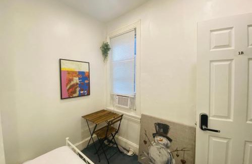 Spruce Hill Apartamento | Oui on Ludlow - Entire House and Private Rooms in University City