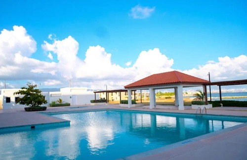 Portmore Apartamento | Our beautiful property boast a swimming pool, private beach , basketball court .