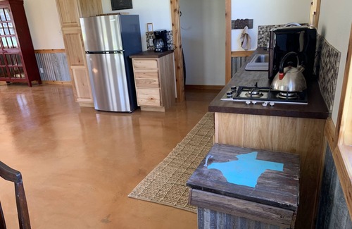 Willis Casa | Our Happy Place Farm - 2 Bedroom Cabin near Lake Conroe