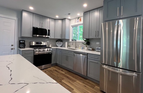Des Plaines Casa | Our home is a perfect spot for a stay in Chicago area. Your home away from home!