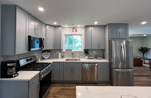 Des Plaines Casa | Our home is a perfect spot for a stay in Chicago area. Your home away from home!