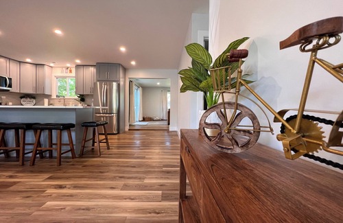 Des Plaines Casa | Our home is a perfect spot for a stay in Chicago area. Your home away from home!