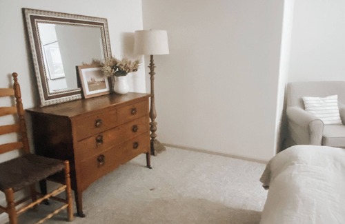 Salmon Arm Apartamento | Our Kin Guest Suite in heart of Salmon Arm.