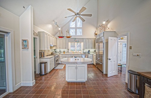 Huddleston Casa | Our Point of View - Lakefront home with hot tub, pool table, dock - dog-friendly