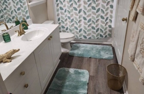 Fairburn Apartamento | Our Royal Retreat is peacefully nestled with pool, car wash, 15 min 2 airport