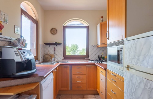 Magomadas Casa | Nuestra casa con vista al mar ofrece espacio en 400 metros cuadrados para 2-10 personas