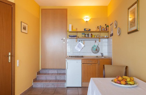 Magomadas Casa | Nuestra casa con vista al mar ofrece espacio en 400 metros cuadrados para 2-10 personas