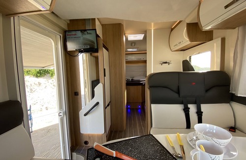 Olivais Casa | Nuestra autocaravana semi integrada 265TL en Lisboa