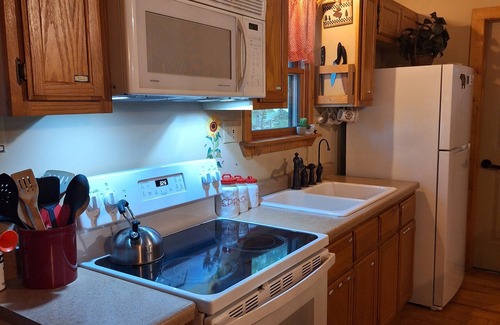 Tallassee Cabina | Our Side of Heaven Cabin- Ride the Dragon, w/Hot Tub, Private Lake and Pond