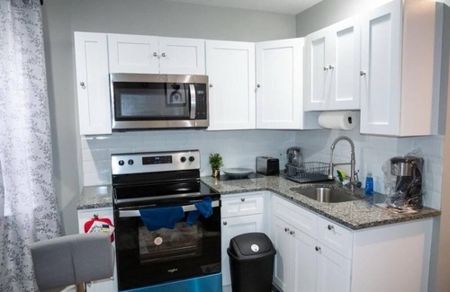 Overbrook Apartamento | Ousby Luxury apartment unit 3. 1-bedroom with AC and WiFi in West Philadelphia