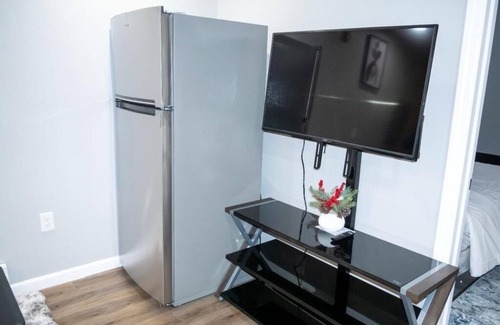 Overbrook Apartamento | Ousby Luxury apartment unit 3. 1-bedroom with AC and WiFi in West Philadelphia