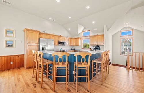 Whalehead Beach Casa | Out of the Blue 8 Bedroom Home With Private Pool