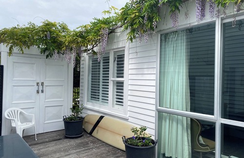 Mount Maunganui Cabaña | Out the Back Studio - Mount Maunganui Apartment