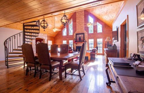 Dripping Springs Casa | Outdoor Adventure Experience - Camp David Retreat