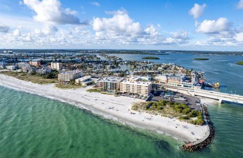 St. Petersburg - Clearwater Apartamento | Outdoor Deck Fully Equipped Remodeled Bath