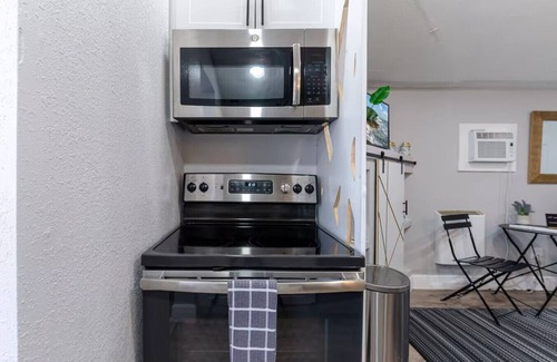St. Petersburg - Clearwater Apartamento | Outdoor Deck, Fully Equipped, & Remodeled Bath