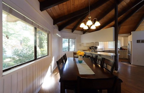Apple Hill Apartamento | Outdoor Deck - Pool Table - Fireplace - Grill