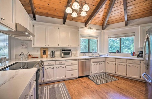 Apple Hill Apartamento | Outdoor Deck - Pool Table - Fireplace - Grill