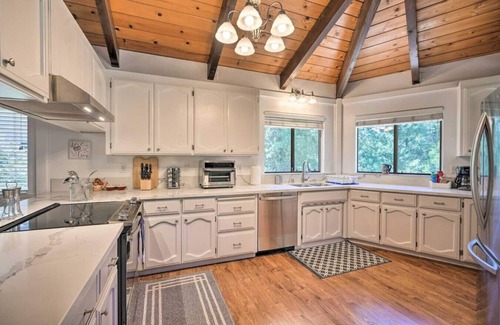 Apple Hill Apartamento | Outdoor Deck - Pool Table - Fireplace - Grill