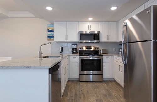 Indian Shores Hotel | Outdoor Escape! 2 Amazing Units w/ Kitchen, Beach, Pool