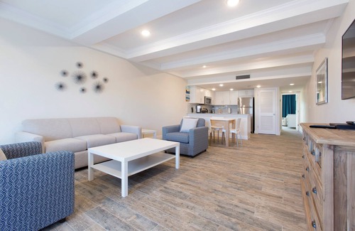 Indian Shores Hotel | Outdoor Escape! 2 Amazing Units w/ Kitchen, Beach, Pool