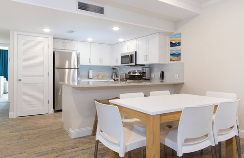 Indian Shores Hotel | Outdoor Escape! 2 Amazing Units w/ Kitchen, Beach, Pool