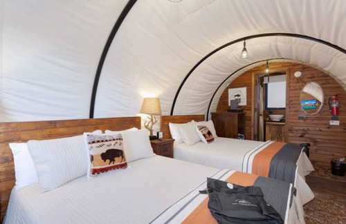 Virgin Cabina | Outdoor experience Pet Friendly Wagon on the Pond w/ 2 QB and Outdoor Kitchen