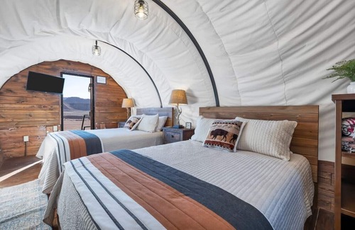 Virgin Cabina | Outdoor experience Pet Friendly Wagon on the Pond w/ 2 QB and Outdoor Kitchen