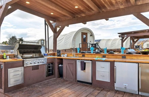 Virgin Cabina | Outdoor experience Pet Friendly Wagon on the Pond w/ 2 QB and Outdoor Kitchen