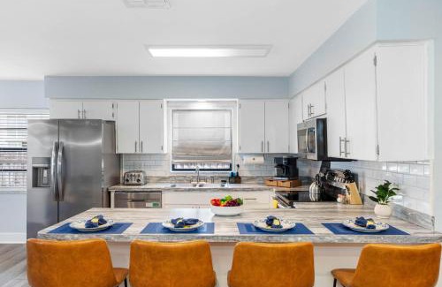 North Hyde Park Casa | Outdoor Games, Firepit, King bed, BBQ Grill, Close to Downtown and attractions